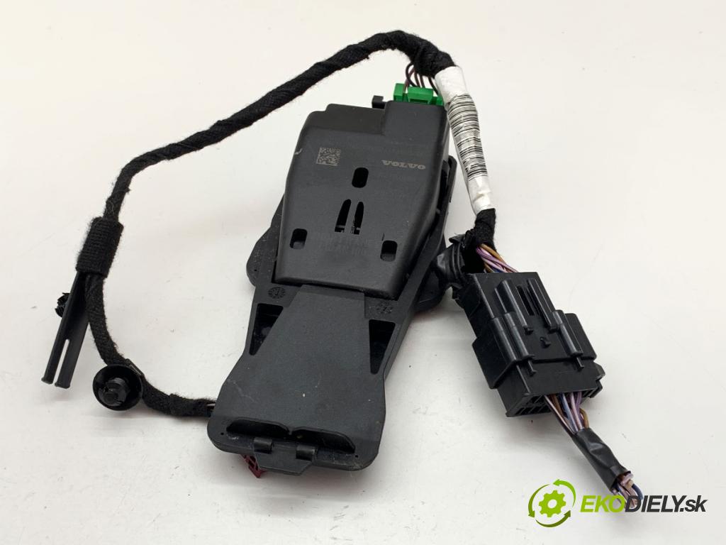 VOLVO V40 liftback 2013 84 kW D2 1560 KAMERA okna prednej P31360888