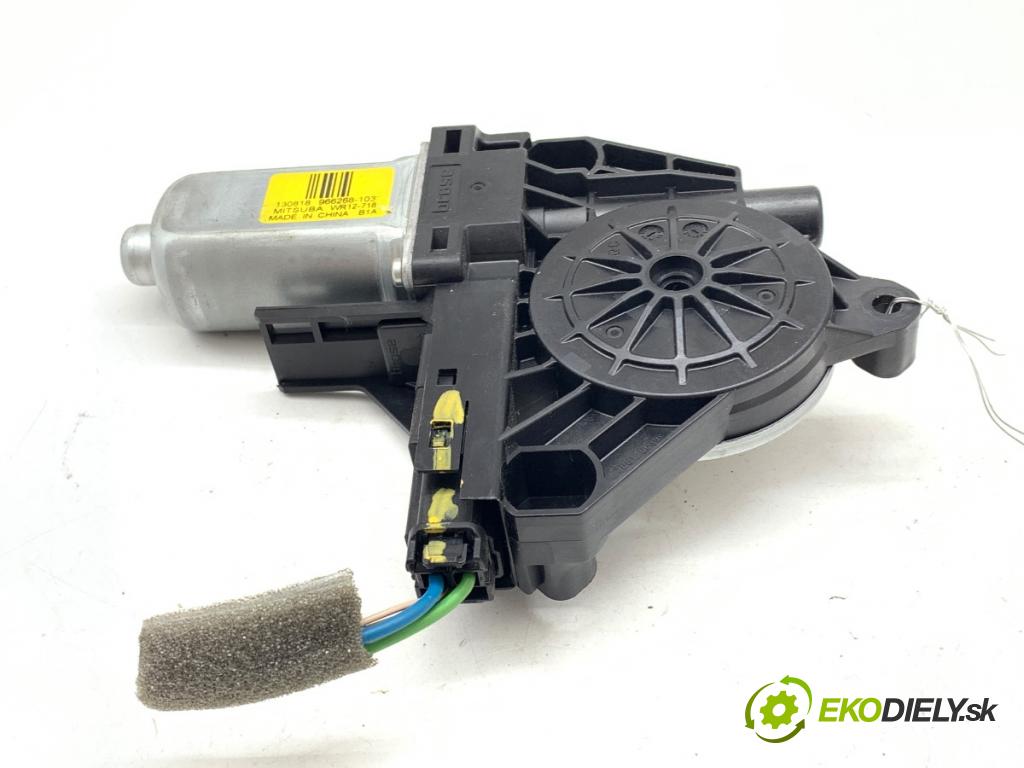 VOLVO V40 liftback 2013 84 kW D2 1560 motor sťahovaní okna levý přední část 966268