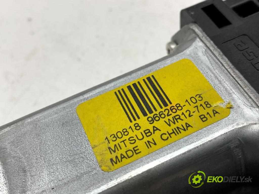 VOLVO V40 liftback 2013 84 kW D2 1560 motor sťahovaní okna levý přední část 966268