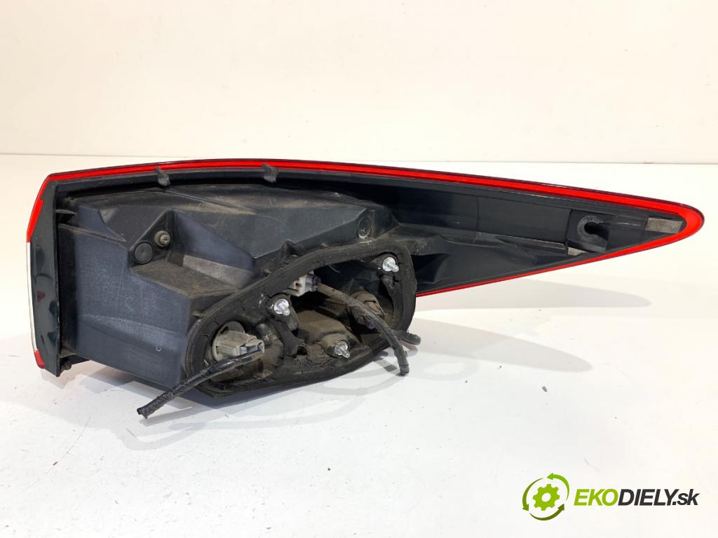 MAZDA 6 GJ sedan 2014 141 kW 2.5 (GJ5FP) 2488 Svetlo ľavy zad
