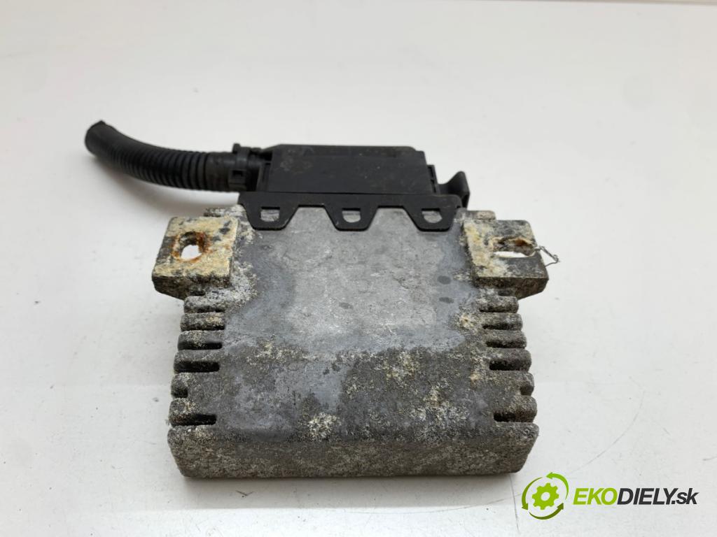 AUDI A8 D3 sedan 2005 191 kW 3.2 FSI 3123 modul pumpy paliva 4E0906093A