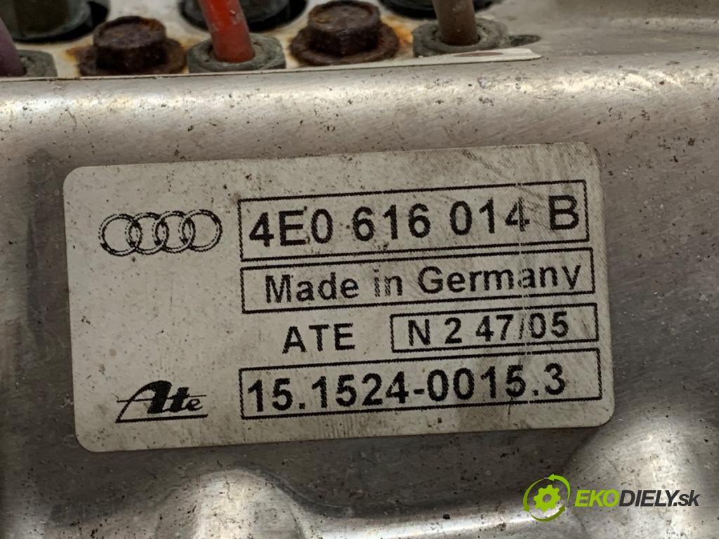 AUDI A8 D3 sedan 2005 191 kW 3.2 FSI 3123 Rozdeľovač nápravy 4E0616014B