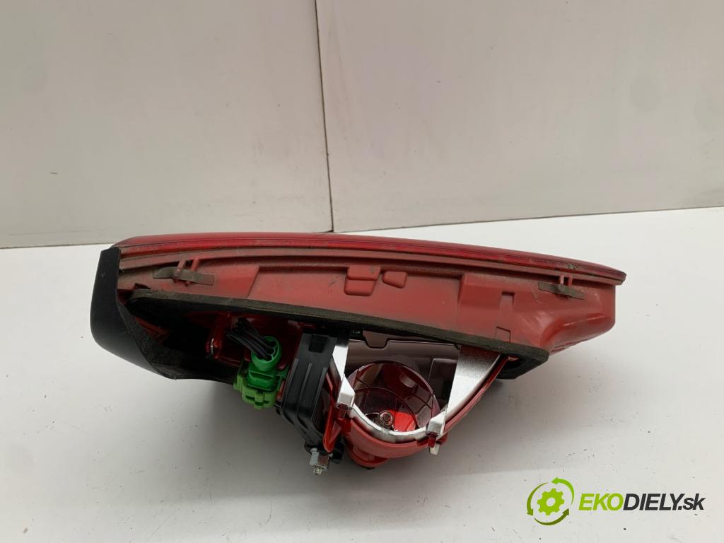 AUDI A6 C7 sedan 2011 180 kW 3.0 TDI quattro 2967 Svetlo pravy zad vnútorná 4G5945094A
