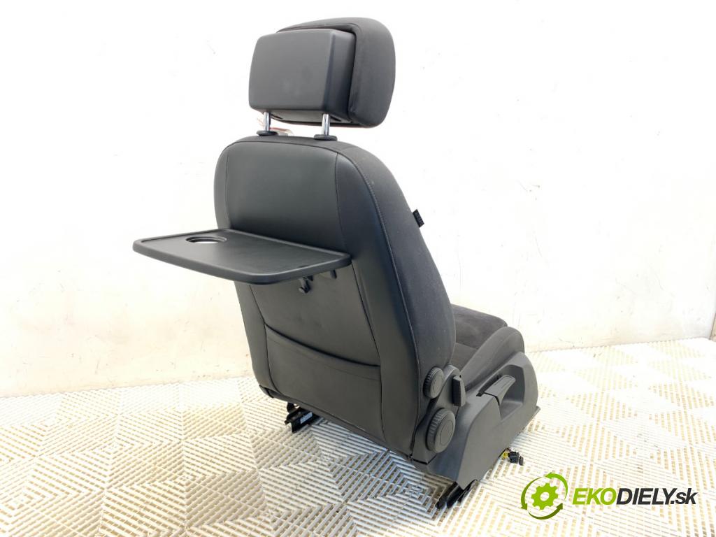 VW TOURAN nadwozie wielkoprzestrzenne (MPV) 2015 130 kW 2.0 TDI 1968 Sedadlo pravy predný