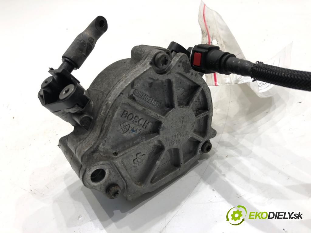 VOLVO V40 liftback 2013 84 kW D2 1560 Pumpa vákuová 9804021880