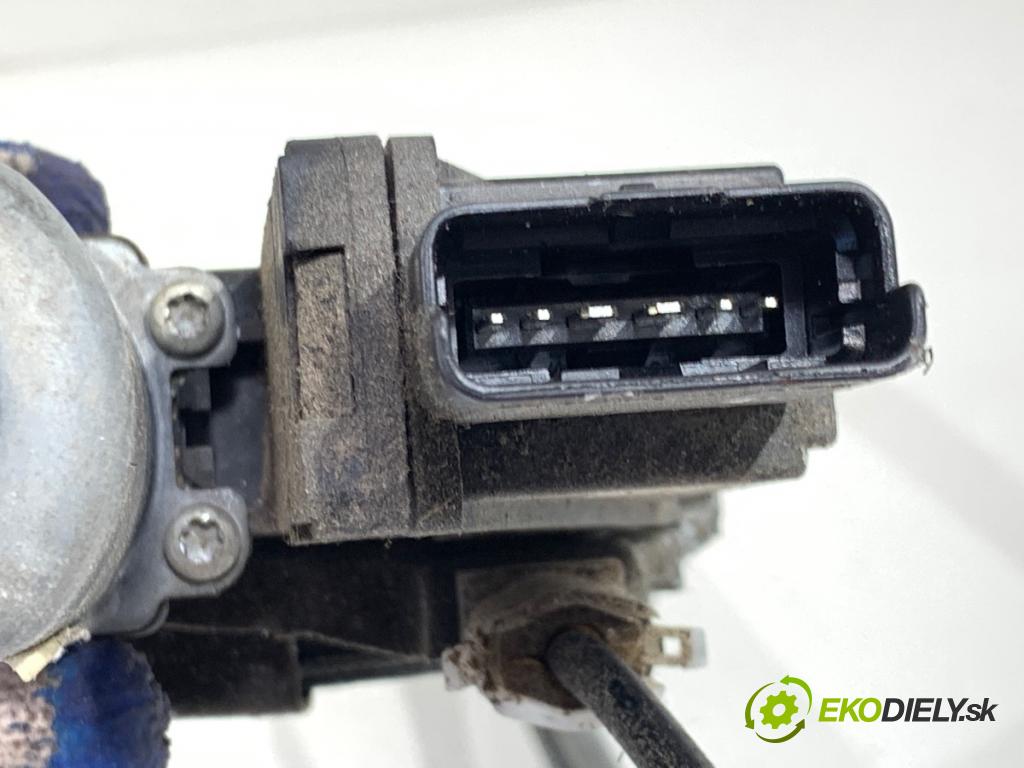 NISSAN PATHFINDER R51 SUV 2007 120 kW 2.5 dCi 4WD 2488 Mechanizmus okna ľavy predný
