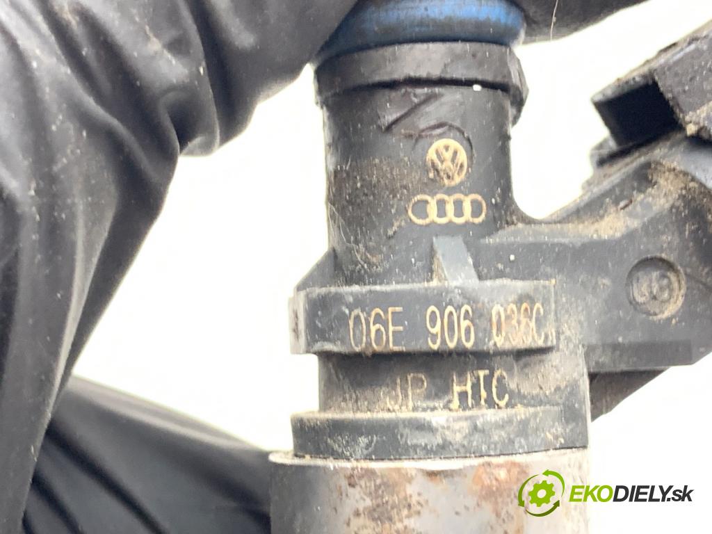 AUDI A8 D3 sedan 2005 191 kW 3.2 FSI 3123 vstřikovač 06E906036C (Vstřikovač paliva)