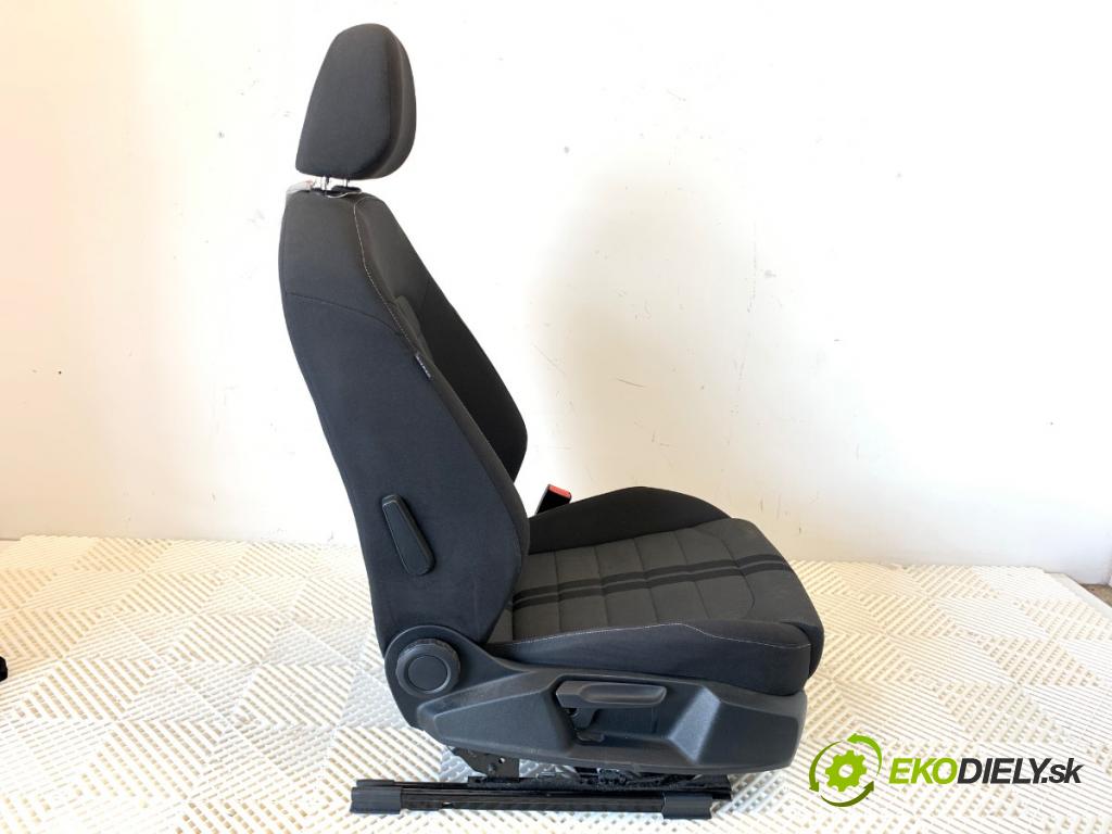 VW GOLF VII Kombi 2016 81 kW 1.6 TDI 1598 Sedadlo pravy predný