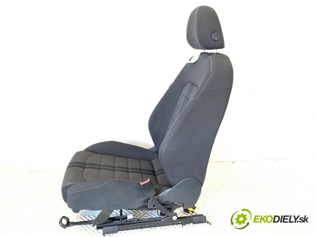VW GOLF VII Kombi 2016 81 kW 1.6 TDI 1598 Sedadlo pravy predný
