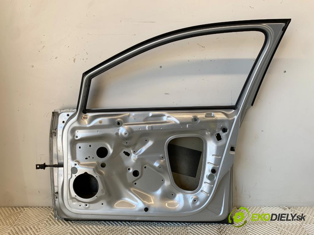 VW GOLF VII Kombi 2016 81 kW 1.6 TDI 1598 dveře pravý přední část LA7W