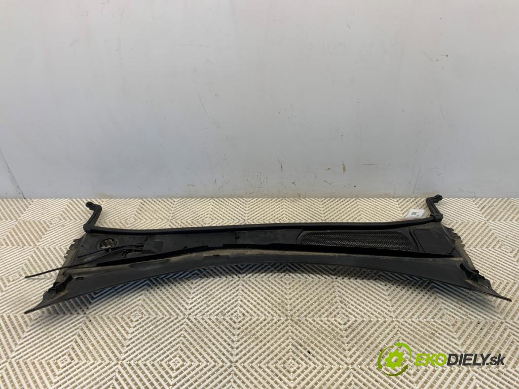 VOLVO V60 II Kombi 2019 140 kW D4 1969 Torpédo, plast pod čelné okno 31479548 (Torpédo (plast pod čelným sklom))