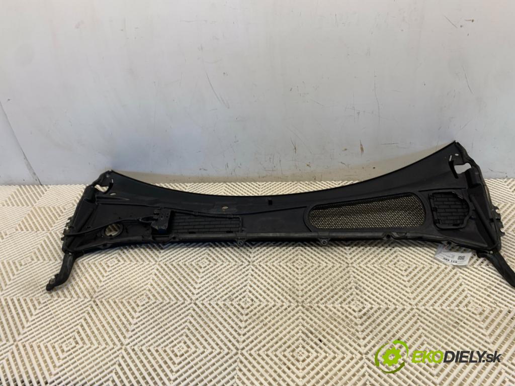 VOLVO V60 II Kombi 2019 140 kW D4 1969 Torpédo, plast pod čelné okno 31479548 (Torpédo (plast pod čelným sklom))