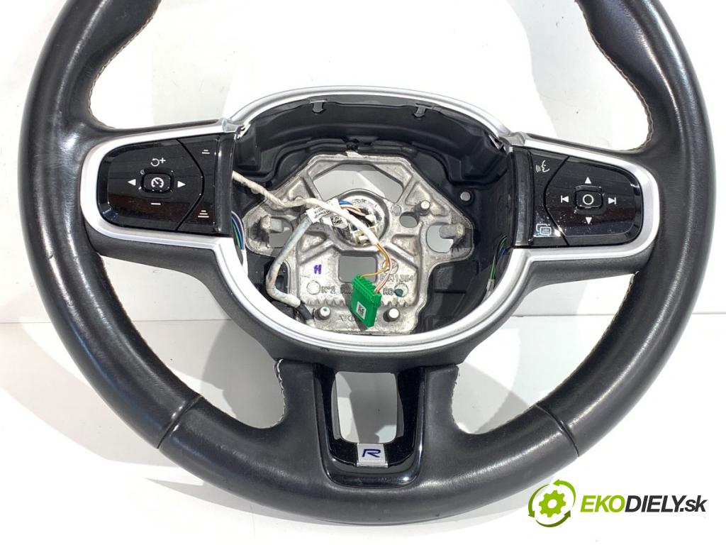 VOLVO V60 II Kombi 2019 140 kW D4 1969 volant 32227374 (Volant)