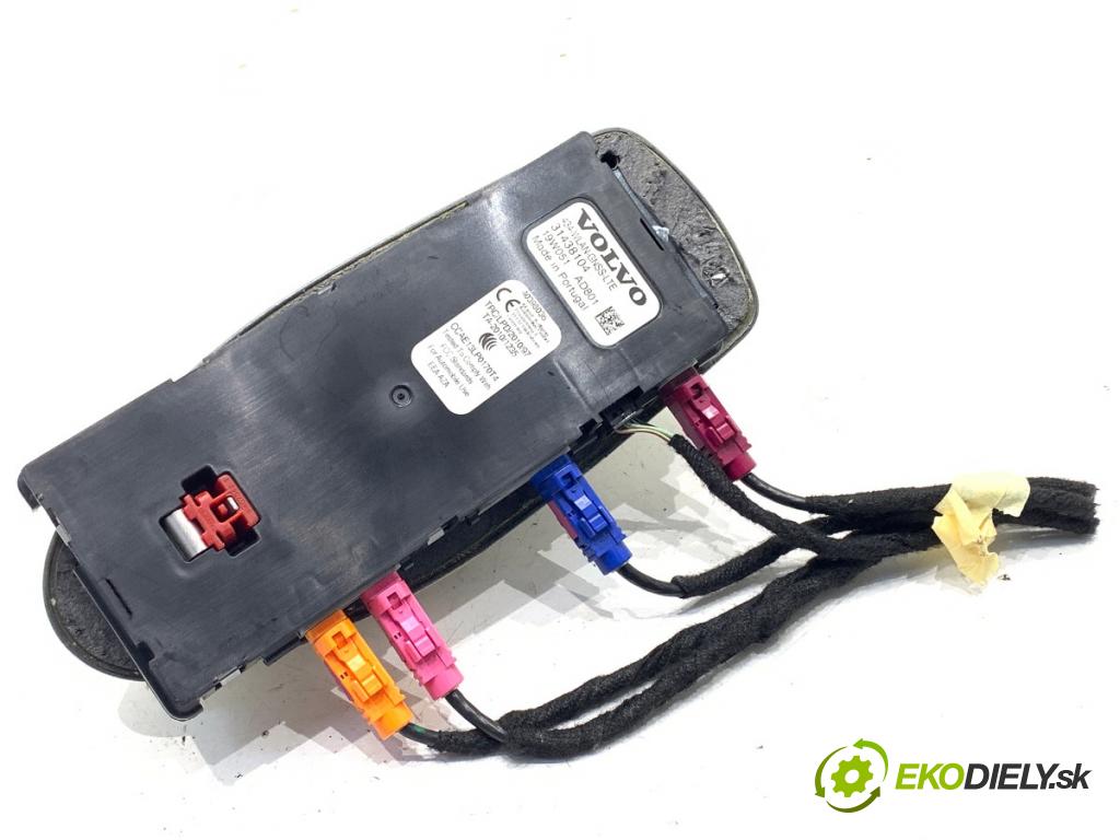 VOLVO V60 II Kombi 2019 140 kW D4 1969 ANTENA 31438104