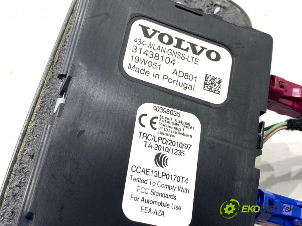 VOLVO V60 II Kombi 2019 140 kW D4 1969 ANTENA 31438104