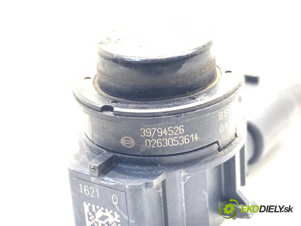 VOLVO V60 II Kombi 2019 140 kW D4 1969 Snímač PDC 39794526