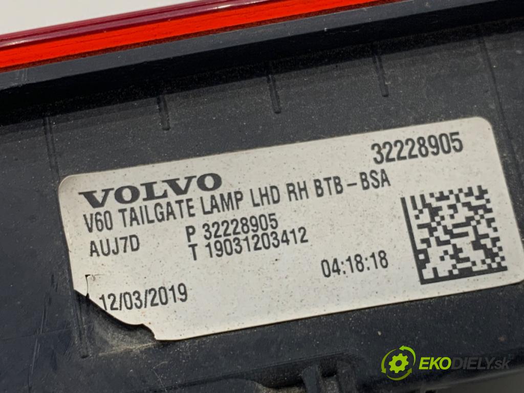 VOLVO V60 II Kombi 2019 140 kW D4 1969 světlo pravý zadní část vnitřní 32228905