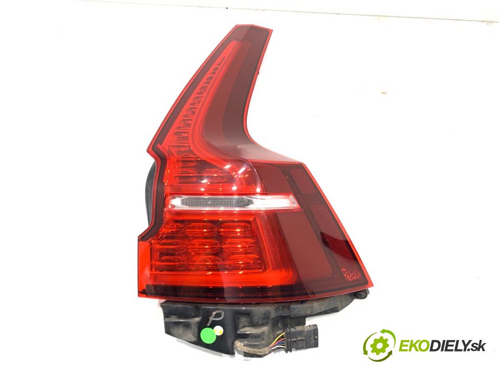 VOLVO V60 II Kombi 2019 140 kW D4 1969 světlo pravý zadní část 32228899