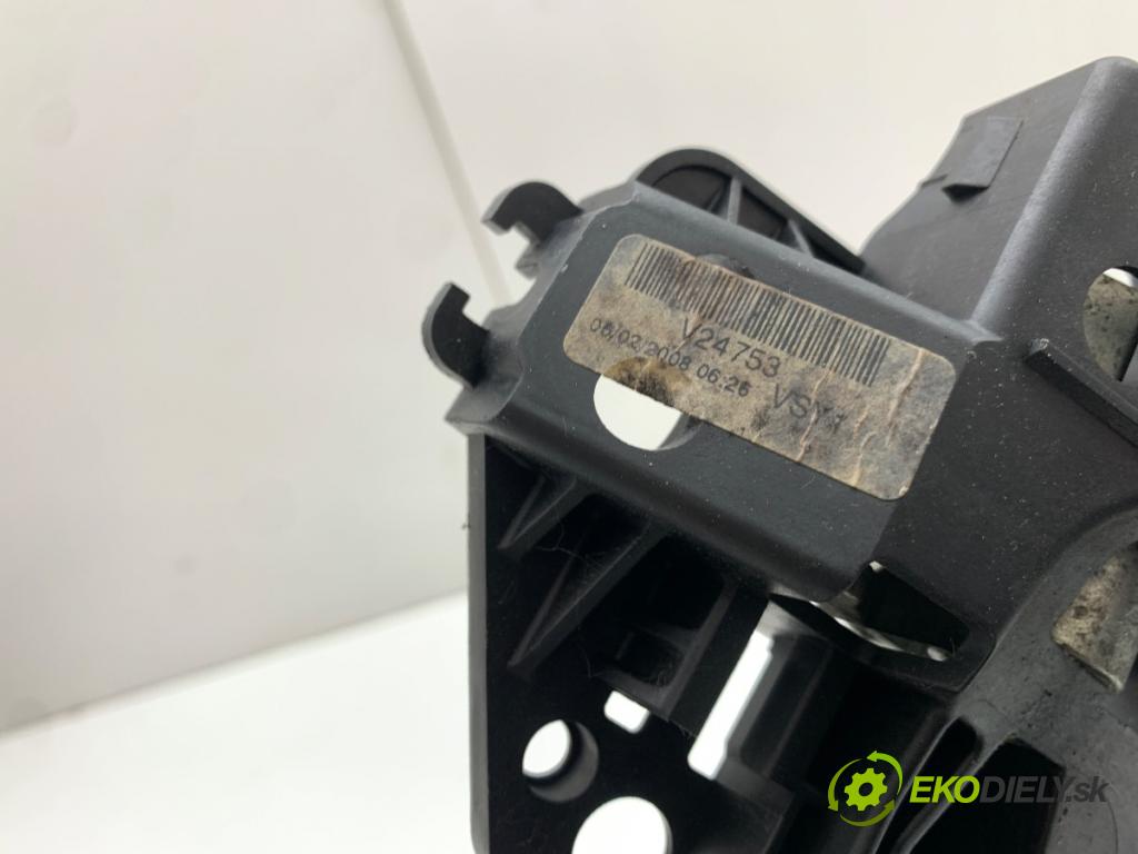 AUDI A4 B8 sedan 2008 118 kW 1.8 TFSI 1798 klika vnejší pravý zadní část