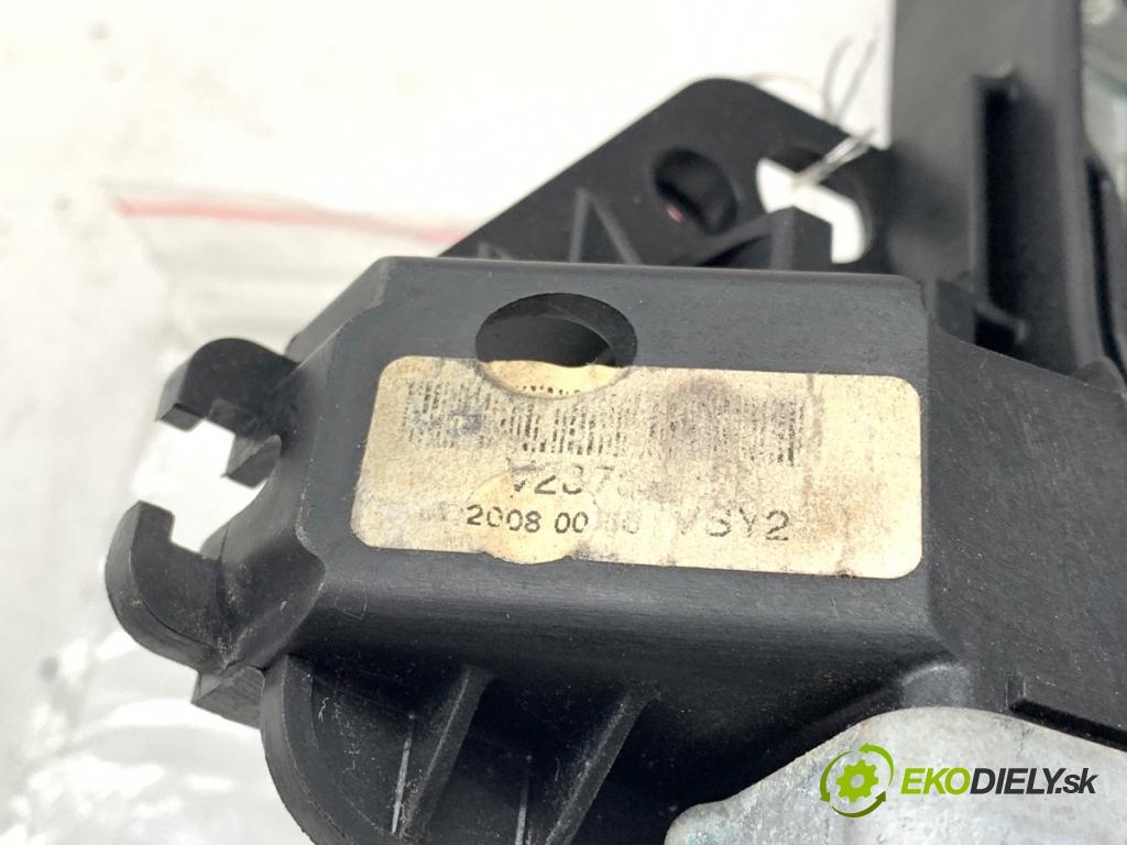 AUDI A4 B8 sedan 2008 118 kW 1.8 TFSI 1798 klika vnejší levý přední část