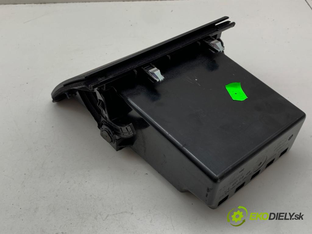BMW F11 Kombi 2015 230 kW 535 d xDrive 2993 přihrádka kastlík volantu 9166696