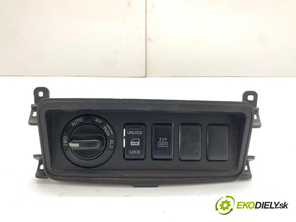 NISSAN PATHFINDER R51 SUV 2007 120 kW 2.5 dCi 4WD 2488 Prepínač POHONY: 
