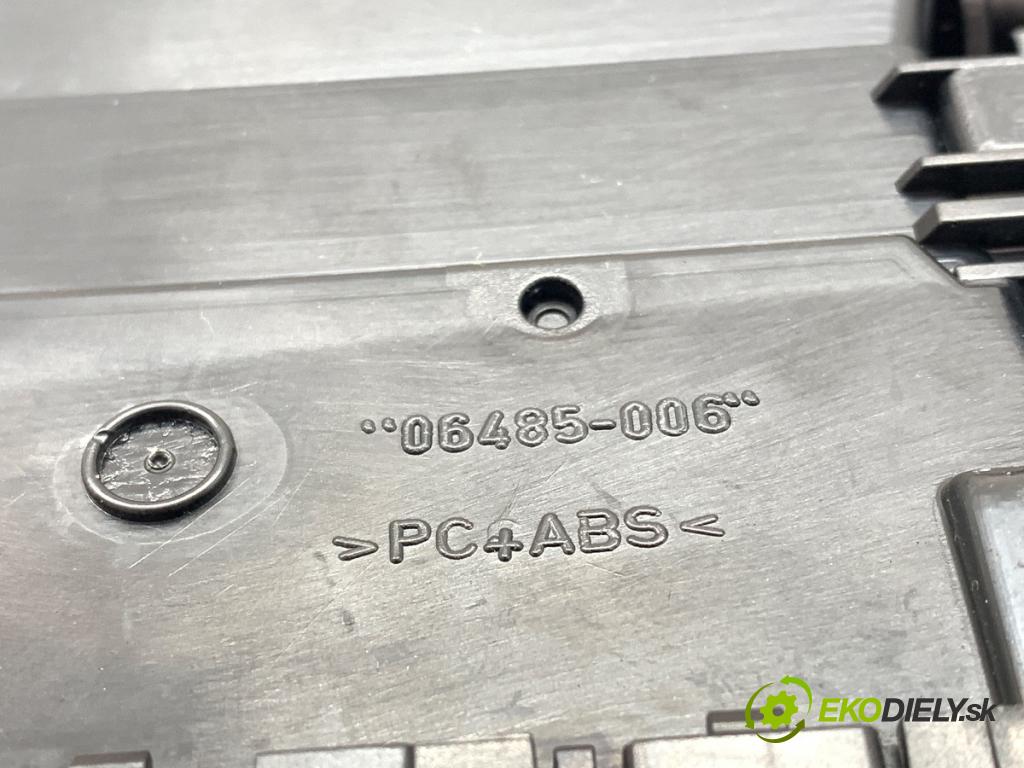 AUDI A4 B8 sedan 2008 118 kW 1.8 TFSI 1798 mří topení přední část 8T1820951B