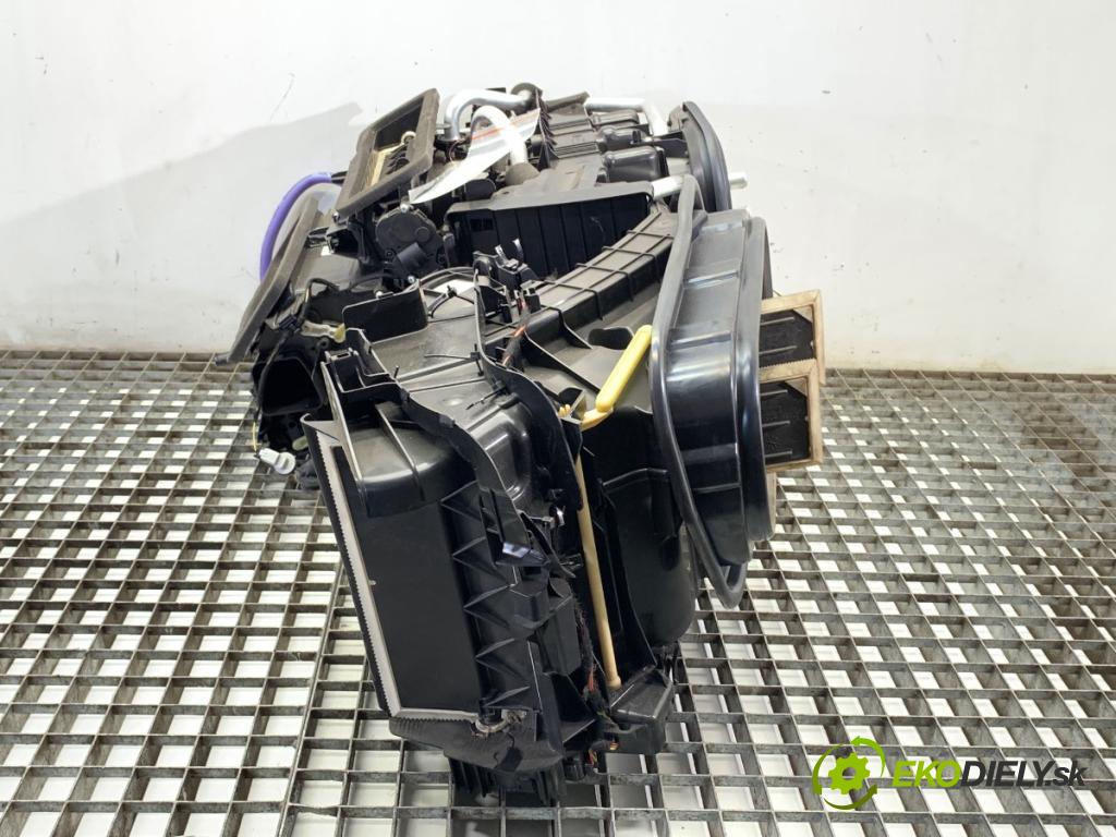 VOLVO V60 II Kombi 2019 140 kW D4 1969 Výhrevné teleso, radiátor kúrenia KOMBAJN P32226265