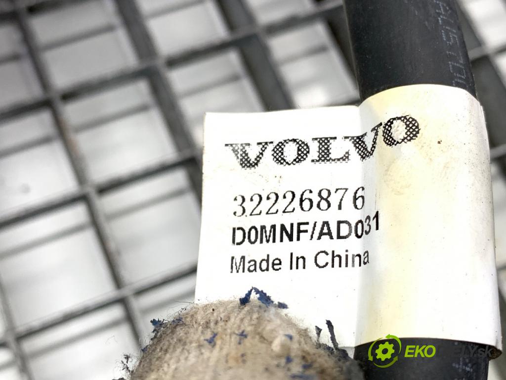 VOLVO V60 II Kombi 2019 140 kW D4 1969 Výhrevné teleso, radiátor kúrenia KOMBAJN P32226265