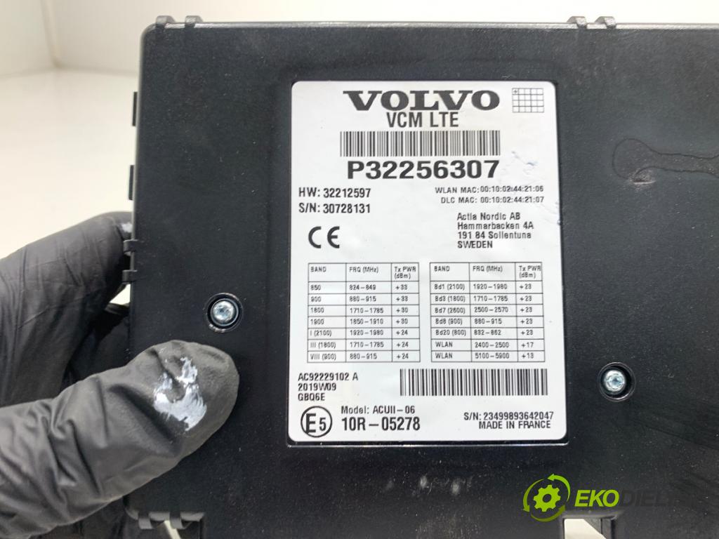 VOLVO V60 II Kombi 2019 140 kW D4 1969 Modul Riadiaca jednotka VCM 32256307