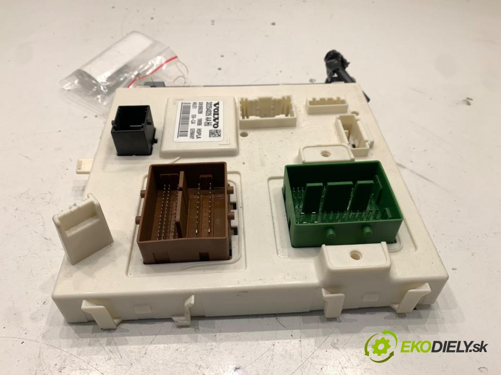 VOLVO V60 II Kombi 2019 140 kW D4 1969 modul komfortu 32254026 (Komfortní modul)