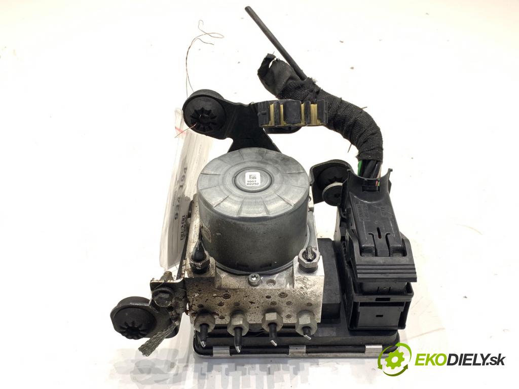 VOLVO V60 II Kombi 2019 140 kW D4 1969 pumpa ABS 32214774 (Pumpa ABS)