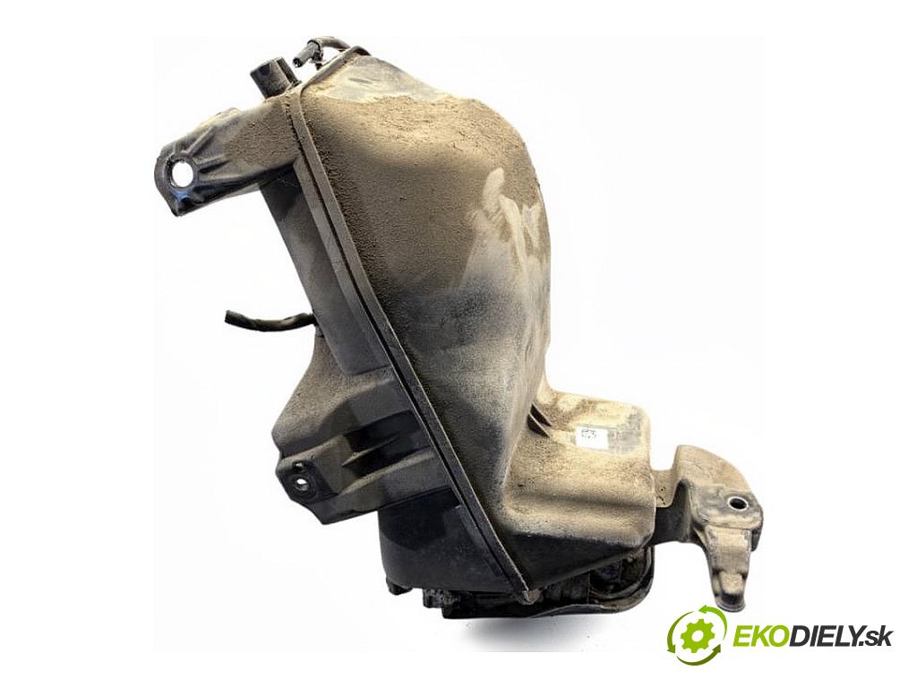 VOLVO V60 II Kombi 2019 140 kW D4 1969 Nádržka SCR: P31405814