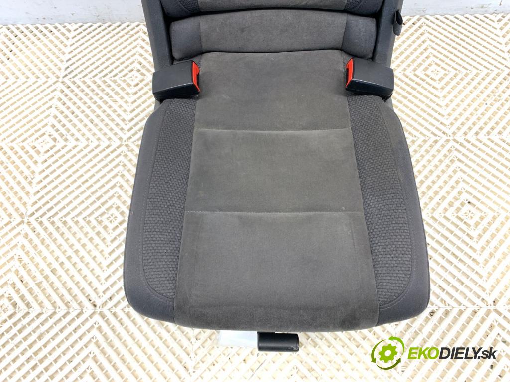 VW TOURAN nadwozie wielkoprzestrzenne (MPV) 2015 130 kW 2.0 TDI 1968 sedadlo zadní část STŘEDNÍ