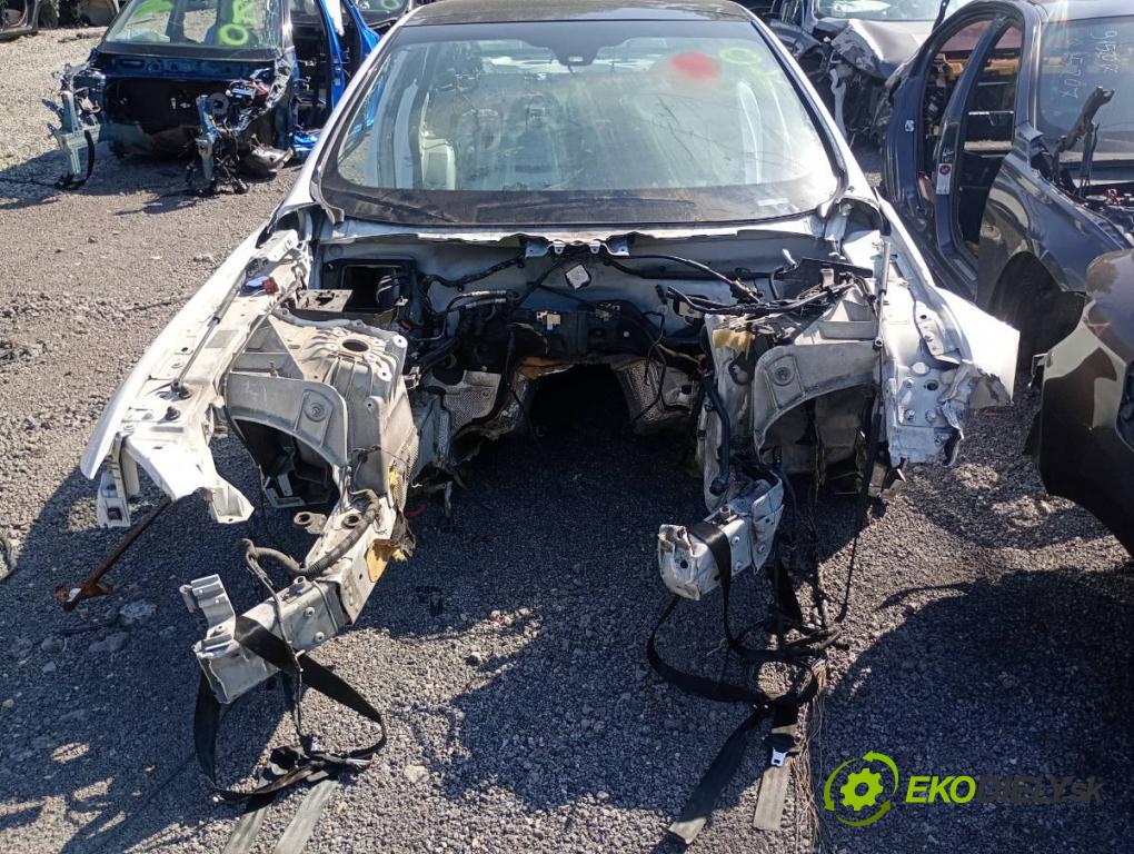 JAGUAR XJ sedan 2015 250 kW 3.0 SCV6 2995 karoséria ČTVRŤÁK: Blatník prah strecha PODŁUŻNICA