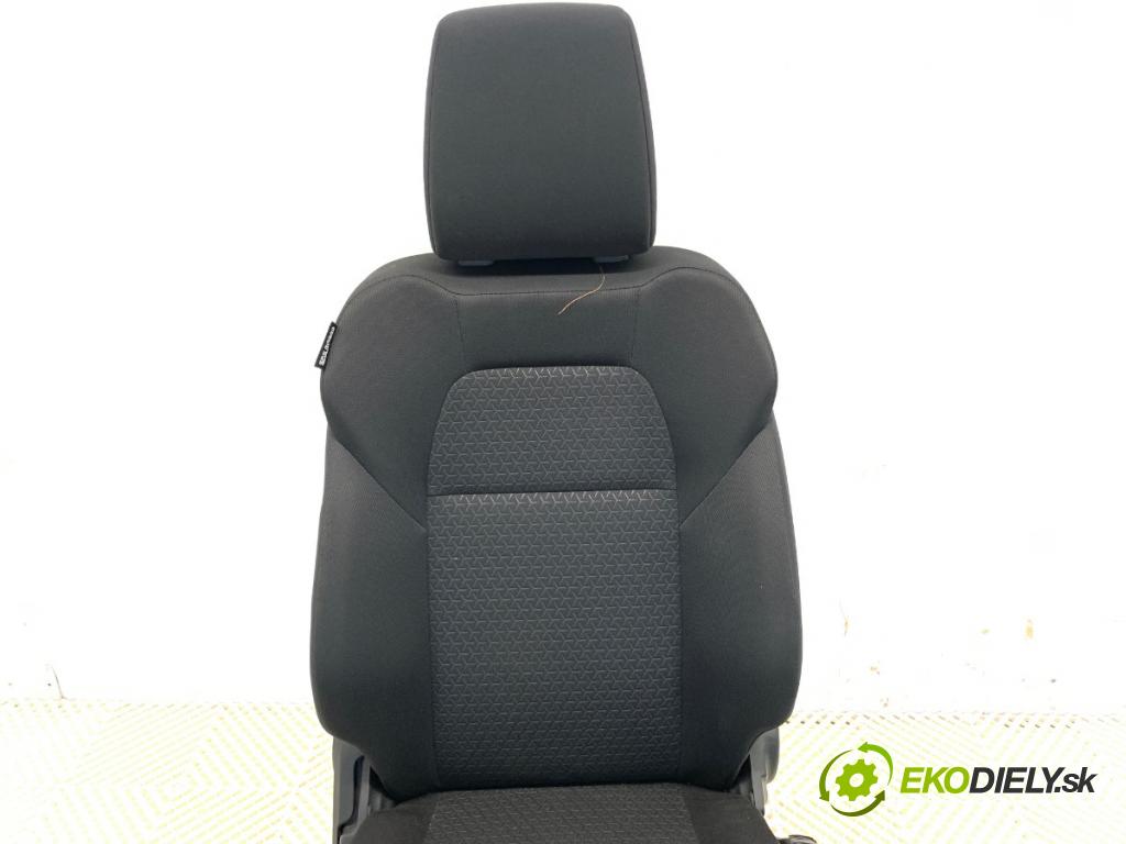SUZUKI SWIFT V liftback 2023 61 kW 1.2 1197 Sedadlo pravy predný