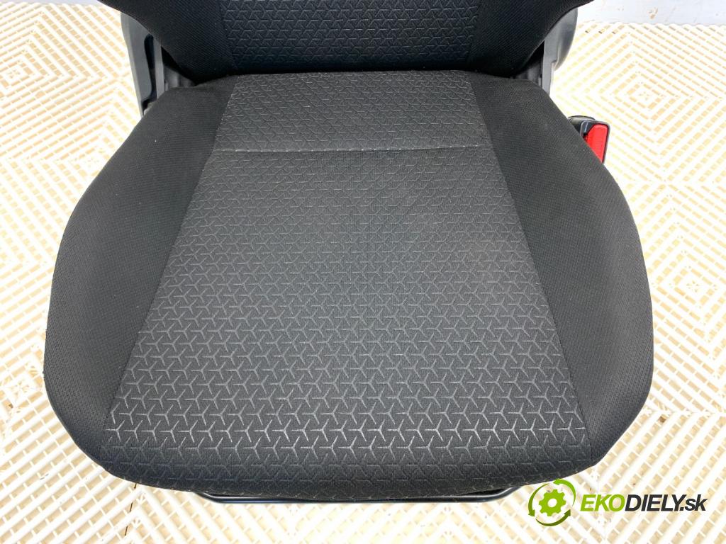 SUZUKI SWIFT V liftback 2023 61 kW 1.2 1197 Sedadlo pravy predný