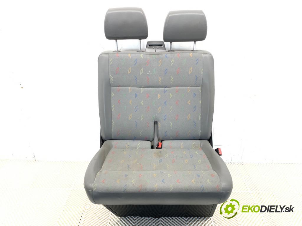 VW TRANSPORTER T5 Autobus 2009 96 kW 2.5 TDI 2461 Sedadlo pravy predný DVOJNÁSOBEK: 