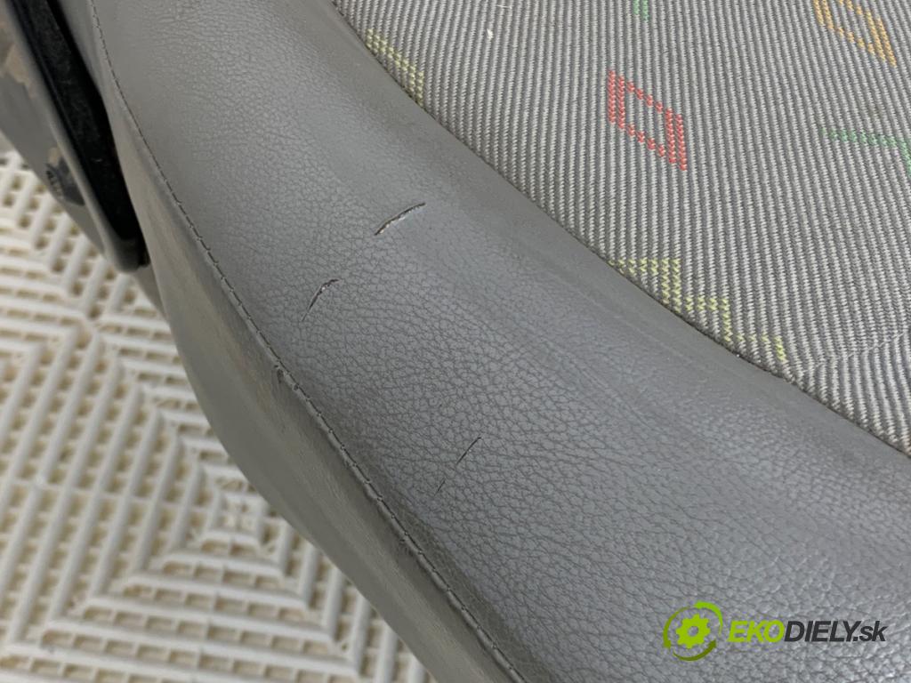 VW TRANSPORTER T5 Autobus 2009 96 kW 2.5 TDI 2461 Sedadlo pravy predný DVOJNÁSOBEK: