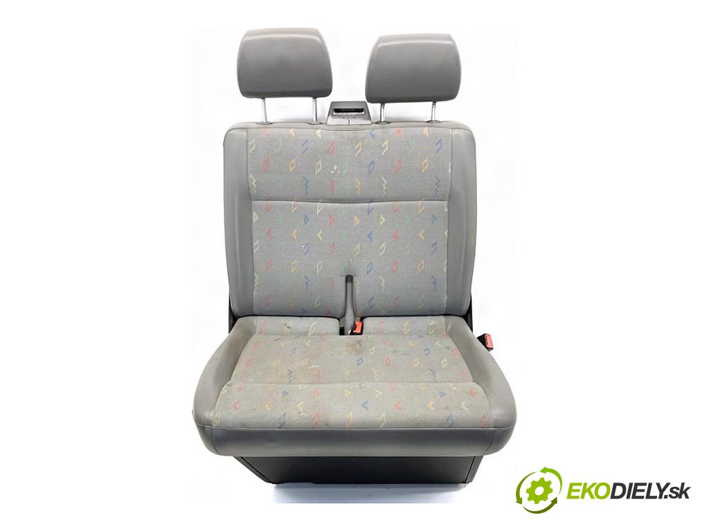VW TRANSPORTER T5 Autobus 2009 96 kW 2.5 TDI 2461 Sedadlo pravy predný DVOJNÁSOBEK: