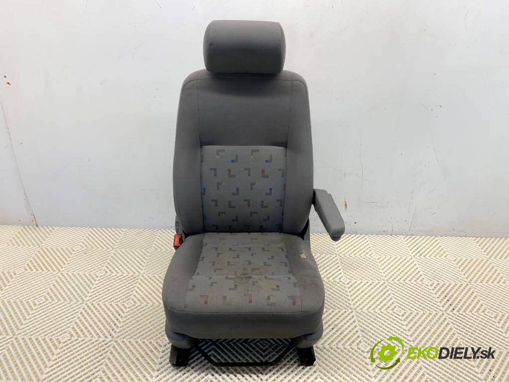 VW TRANSPORTER T5 Autobus 2009 96 kW 2.5 TDI 2461 Sedadlo ľavy predný 