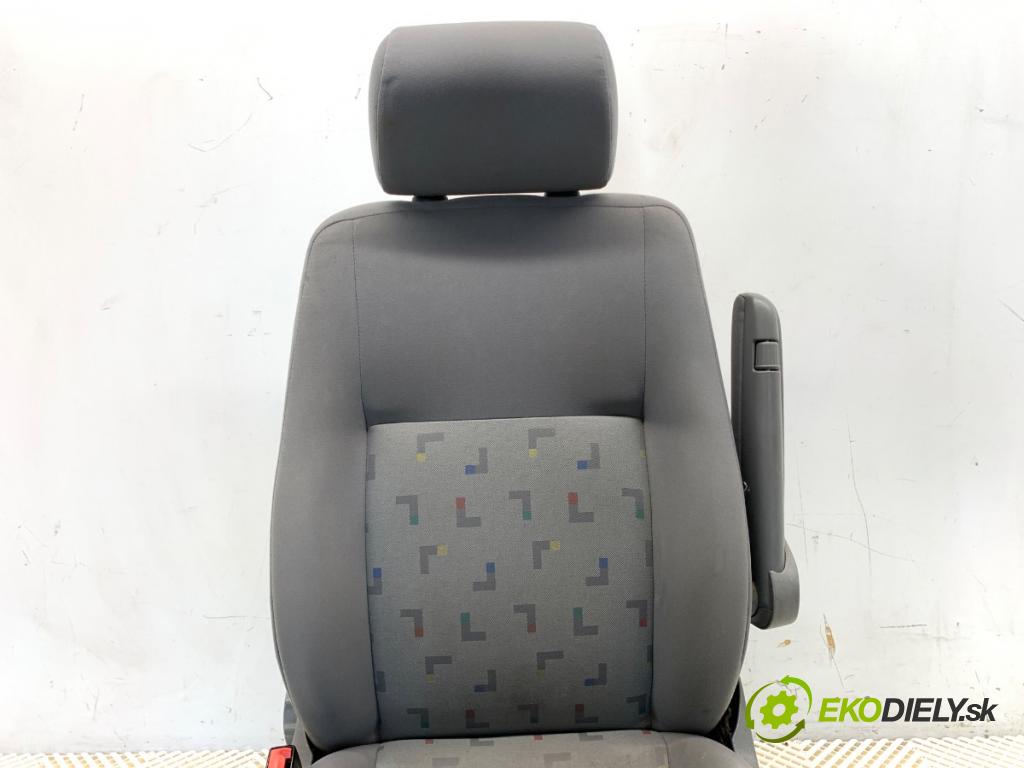 VW TRANSPORTER T5 Autobus 2009 96 kW 2.5 TDI 2461 Sedadlo ľavy predný