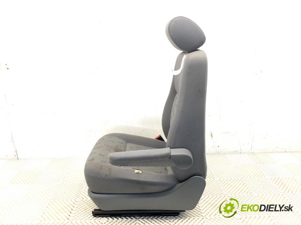 VW TRANSPORTER T5 Autobus 2009 96 kW 2.5 TDI 2461 Sedadlo ľavy predný