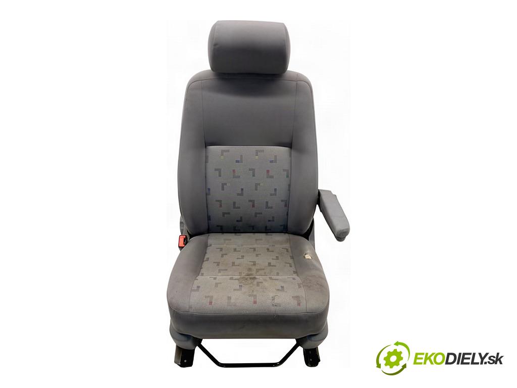VW TRANSPORTER T5 Autobus 2009 96 kW 2.5 TDI 2461 Sedadlo ľavy predný