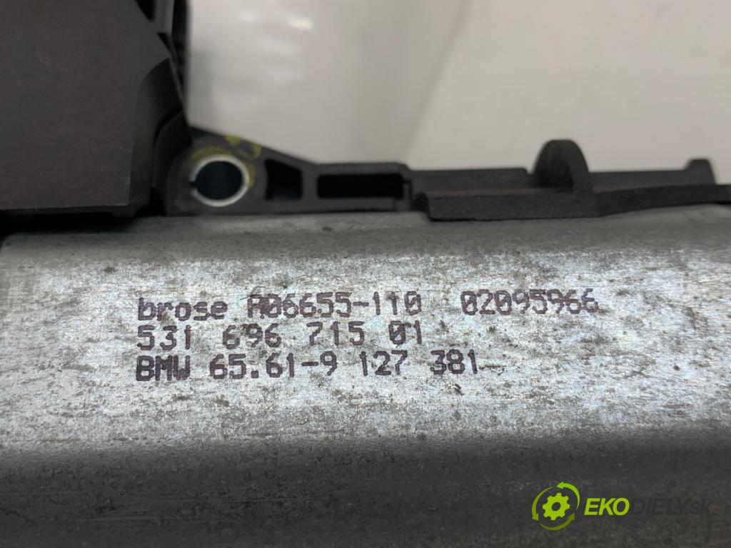 BMW F11 Kombi 2015 230 kW 535 d xDrive 2993 motor střešního okna 9127381