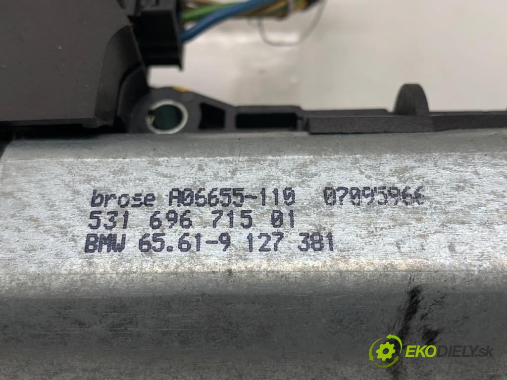 BMW F11 Kombi 2015 230 kW 535 d xDrive 2993 motor střešního okna 9127381
