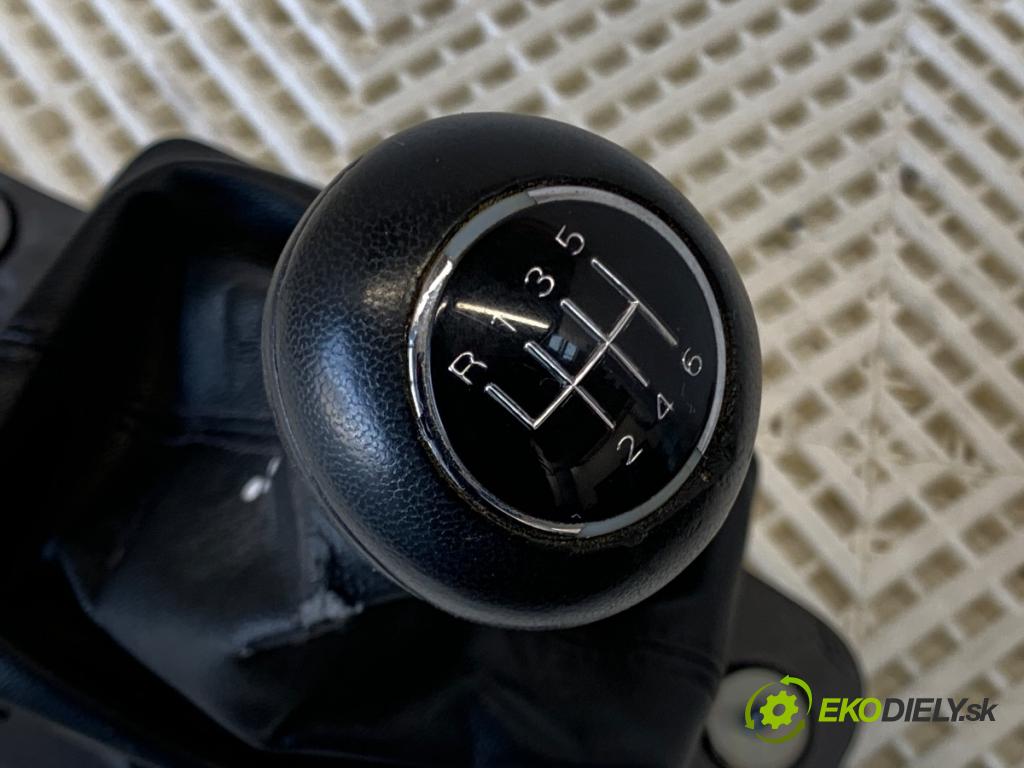 AUDI A4 B8 sedan 2008 118 kW 1.8 TFSI 1798 Kulisa 8K0711025F (Rýchlostná páka (kulisa))