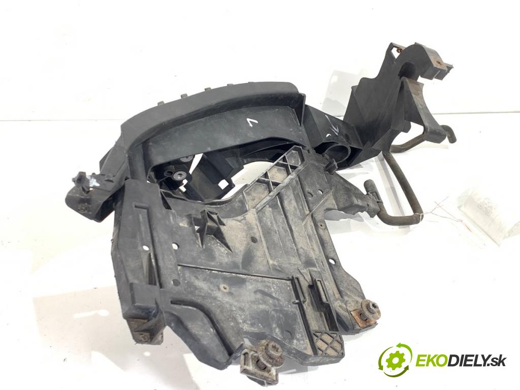 AUDI A4 B8 sedan 2008 118 kW 1.8 TFSI 1798 Úchyt Uchytenie svetla ľavy 8K0805607L