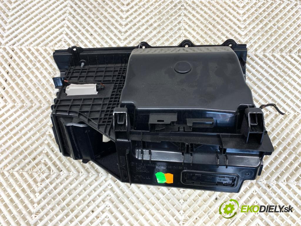 BMW F11 Kombi 2015 230 kW 535 d xDrive 2993 přihrádka kastlík spolujezdce 9166683 (Přihrádka (kastlík))