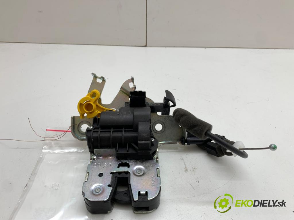 AUDI Q5 FY SUV 2021 195 kW 55 TFSI e quattro 1984 zámok dverí zad 80A827506A